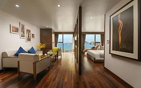 Cat Ba Paradise Hotel - Sky Bar & Massage